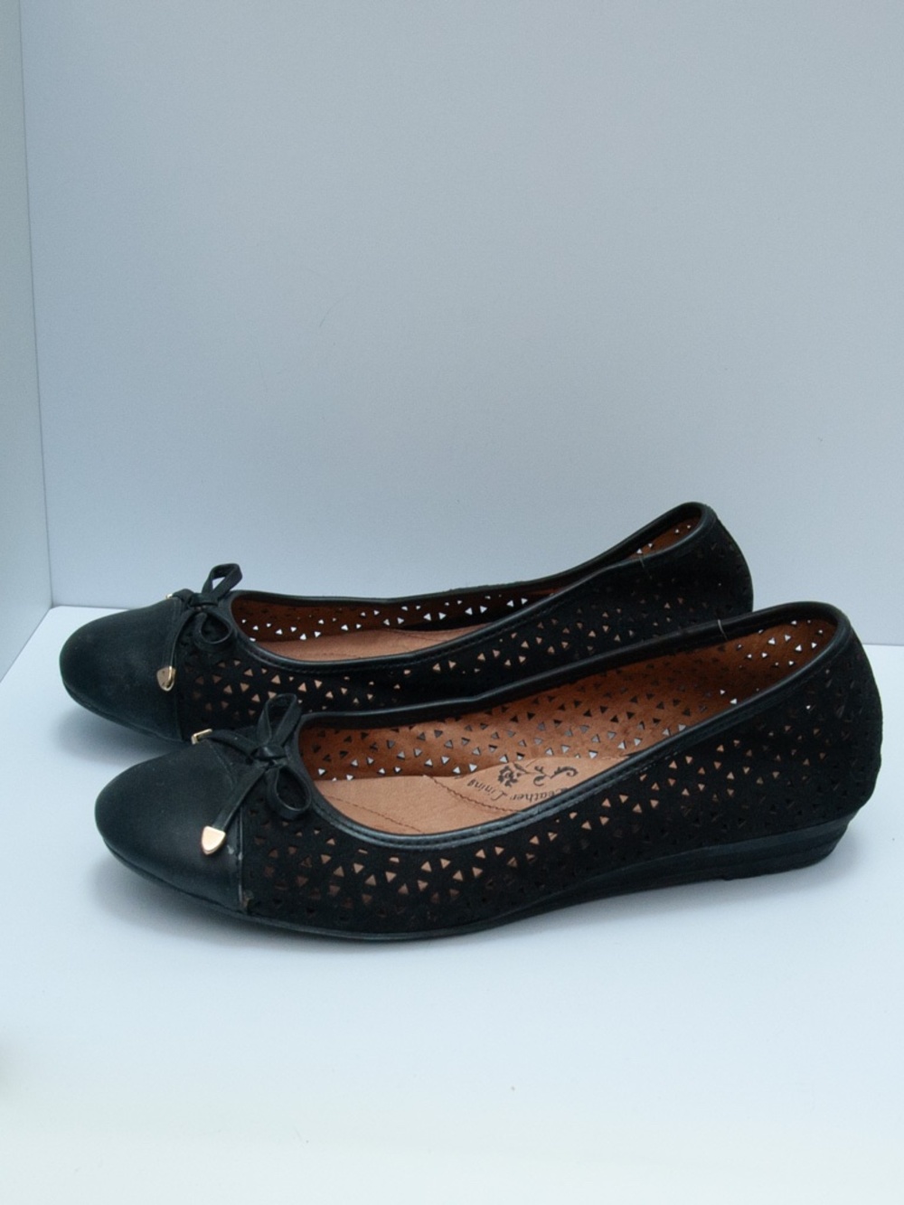 Sofft Black Leather Ballet Flats Cutout Design & Bow Size 7.5